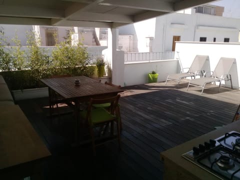 Nearby landmark, Balcony/Terrace, Beach