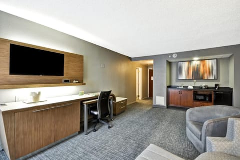 TV and multimedia, Seating area, Bedroom