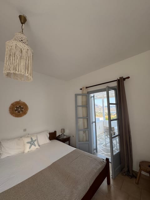 Kirki Rooms on the Hill Apartment in Paros, Greece