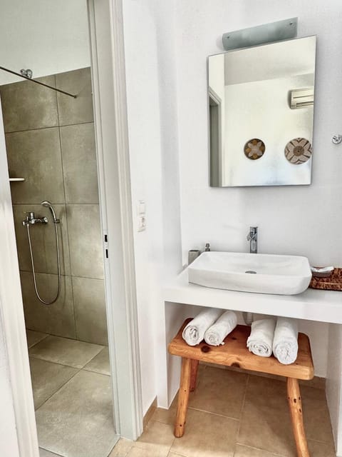 Kirki Rooms on the Hill Apartment in Paros, Greece