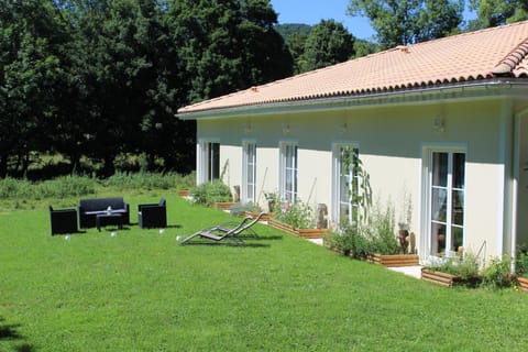 Property building, Natural landscape, Garden, Garden view, Mountain view, sunbed