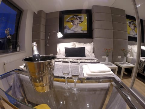 Bed, Decorative detail, Alcoholic drinks