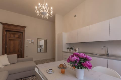 Living room, Photo of the whole room, Seating area, Dining area