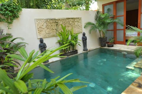 Property building, Swimming pool, Swimming pool
