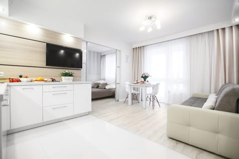 Communal lounge/ TV room, TV and multimedia, Kitchen or kitchenette, Living room, Photo of the whole room, Seating area
