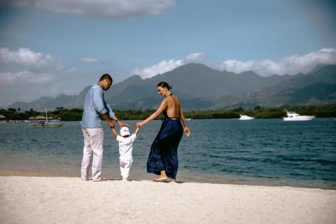 Day, People, Natural landscape, Beach, Mountain view, Sea view, children, Family