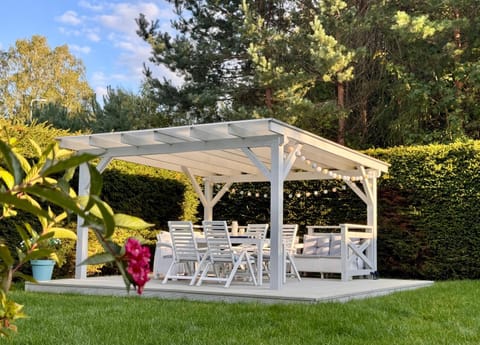 Property building, Patio, BBQ facilities, Children play ground, Children play ground, Fishing, Garden, Beach, Hiking, Cycling, Diving, Pets, Garden view, pet friendly