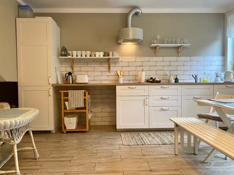 Patio, Restaurant/places to eat, Children play ground, Fishing, Garden, Horse-riding, Snorkeling, Table tennis, Coffee/tea facilities, Kitchen or kitchenette, Fitness centre/facilities, Dining area, Beach, Windsurfing, Canoeing, Hiking, Cycling, Diving, Kids's club, Area and facilities, Sports, dishwasher, pet friendly, pet friendly, stove