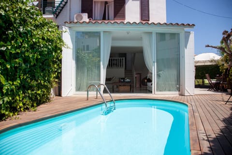 Property building, Garden, Living room, On site, Swimming pool