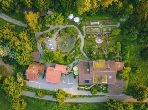 Bird's eye view, Parking