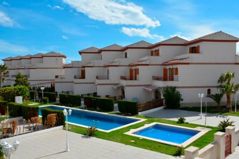 Off site, Garden, Swimming pool, Swimming pool