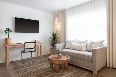 TV and multimedia, Seating area