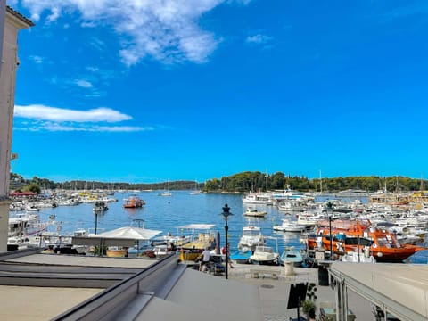 Restaurant/places to eat, Day, Activities, Summer, View (from property/room), City view, Sea view, Breakfast