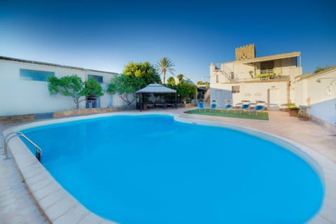 Property building, Day, Garden, Balcony/Terrace, Garden view, Garden view, Pool view, Swimming pool, sunbed