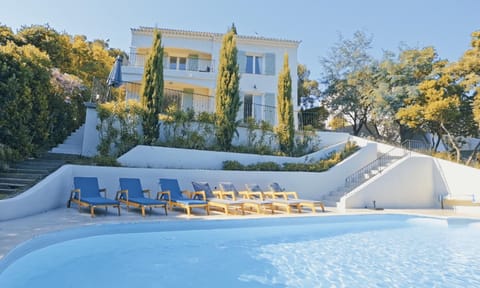 Property building, Day, Garden, Garden view, Pool view, Swimming pool, sunbed