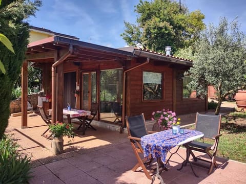 Property building, Patio, Spring, Garden, Dining area, Garden view