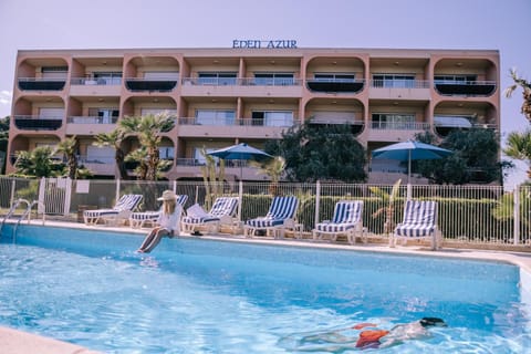 Property building, Swimming pool, sunbed, sunbed