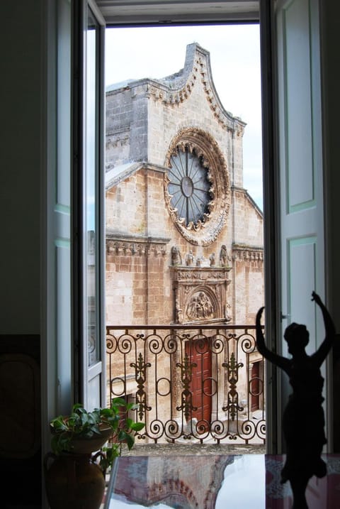 Patio, Nearby landmark, Garden, View (from property/room), Living room, Landmark view