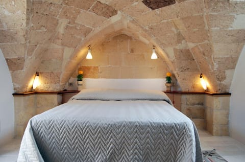 Shower, Toilet, Bathroom, TV and multimedia, Photo of the whole room, Bedroom