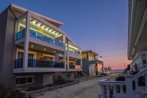 Nearby landmark, Restaurant/places to eat, Spring, Off site, Neighbourhood, Natural landscape, Summer, Snorkeling, Beach, Cycling, Evening entertainment, On site, Location, Sunset