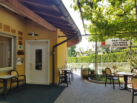 Patio, Facade/entrance