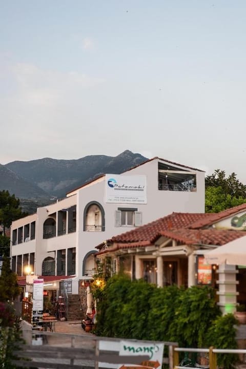 Facade/entrance
