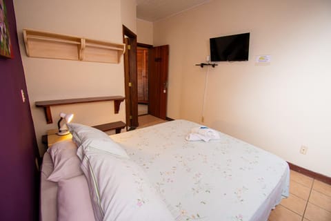 Bed, TV and multimedia, Photo of the whole room