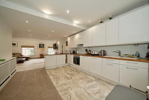 Coffee/tea facilities, Kitchen or kitchenette, dishwasher, minibar, pet friendly, stove, toaster