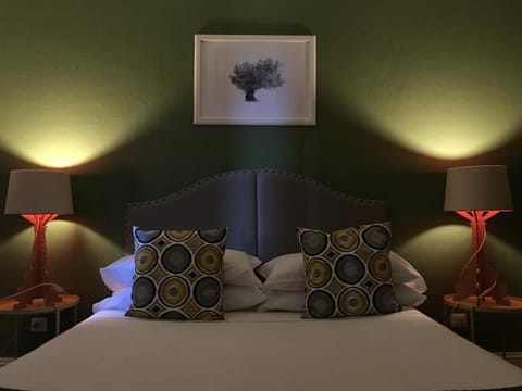 Bed, Activities, Other, Photo of the whole room, Entertainment