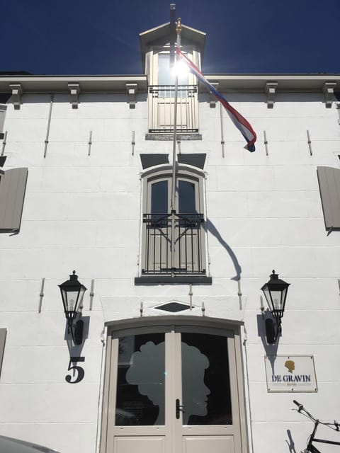 Property building, Facade/entrance, Day