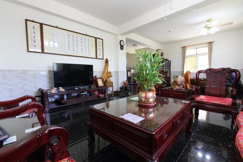 Communal lounge/ TV room, Lobby or reception