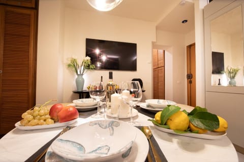 Food and drinks, Dining area