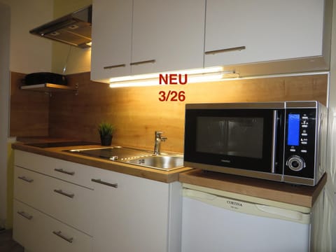 Coffee/tea facilities, Kitchen or kitchenette, Other, Other, Decorative detail, Decorative detail, Seating area, Meals, Meals, Breakfast, stove, stove, toaster, toaster, kitchen, kitchen