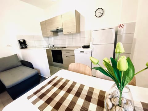 Kitchen or kitchenette, Living room, Dining area