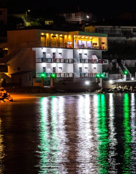 Facade/entrance, Sea view