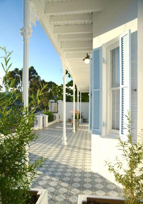 Patio, Facade/entrance