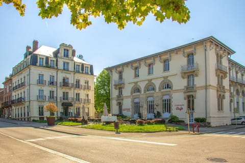 Property building, Restaurant/places to eat