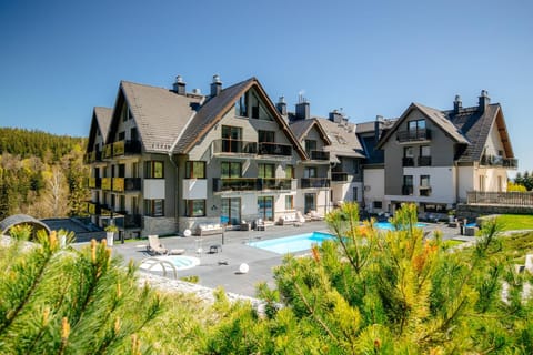 Property building, Spring, Day, Natural landscape, Pool view, Swimming pool