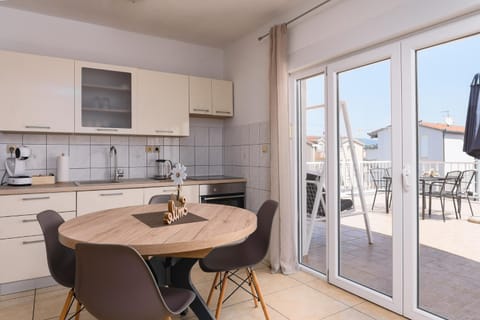 Balcony/Terrace, Kitchen or kitchenette, Dining area