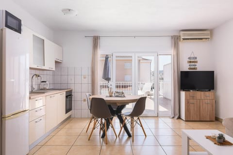 TV and multimedia, Kitchen or kitchenette, Dining area