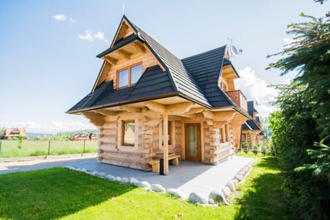 Property building, Facade/entrance, Natural landscape, Garden, Garden view