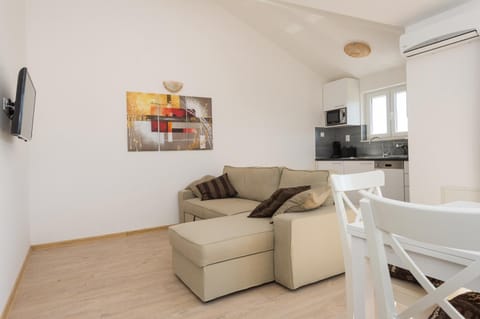 Kitchen or kitchenette, Living room, Dining area