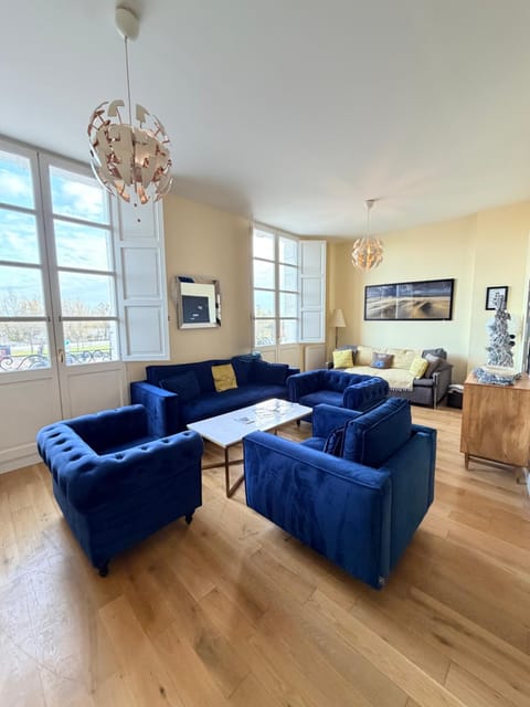 Communal lounge/ TV room, TV and multimedia, Living room, Seating area