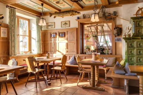 Restaurant/places to eat, Spring, Day, On site