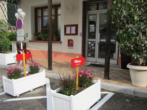 Facade/entrance