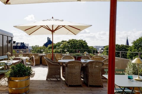 Lounge or bar