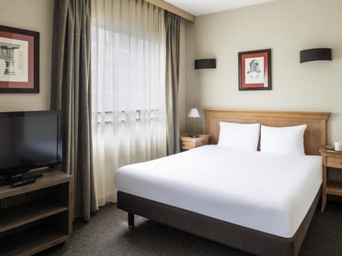 Bed, TV and multimedia, Bedroom