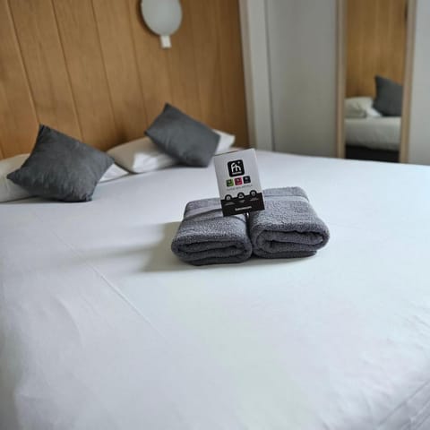room service, air conditioner