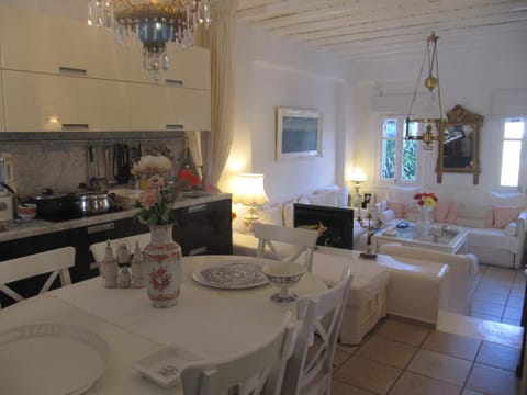 Living room, Dining area