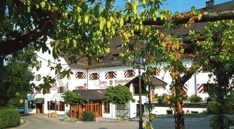 Property building, Day